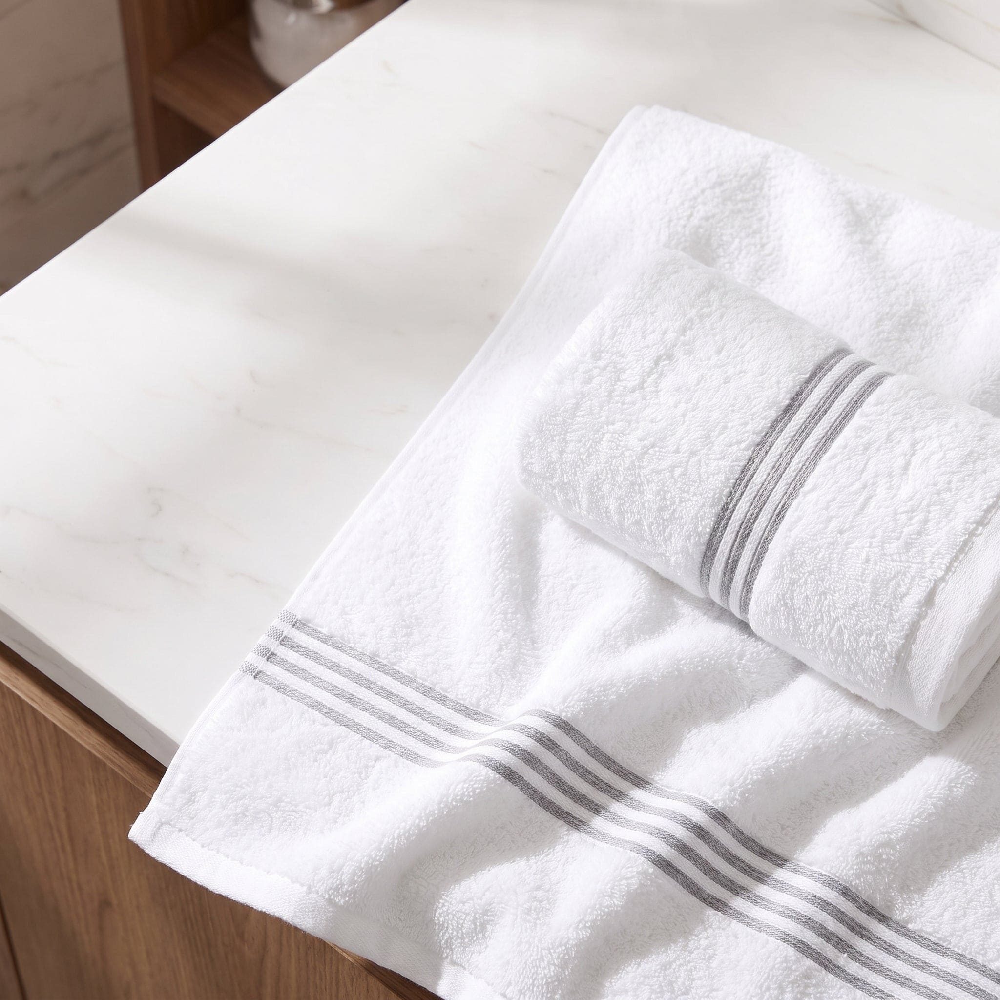 Set Coppiola e Telo Doccia in Spugna Ricamata Luxury 100% Cotone - Daunex