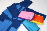 Accappatoio in microfibra per bambini blu e rosa richiudibile in una comoda borsetta